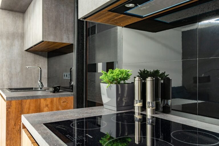Induction Burner: 7 Amazing Ways To Cut Energy Bills (Proven Guide) 1 pexels artbovich 7045353 Appliance Buying Guide